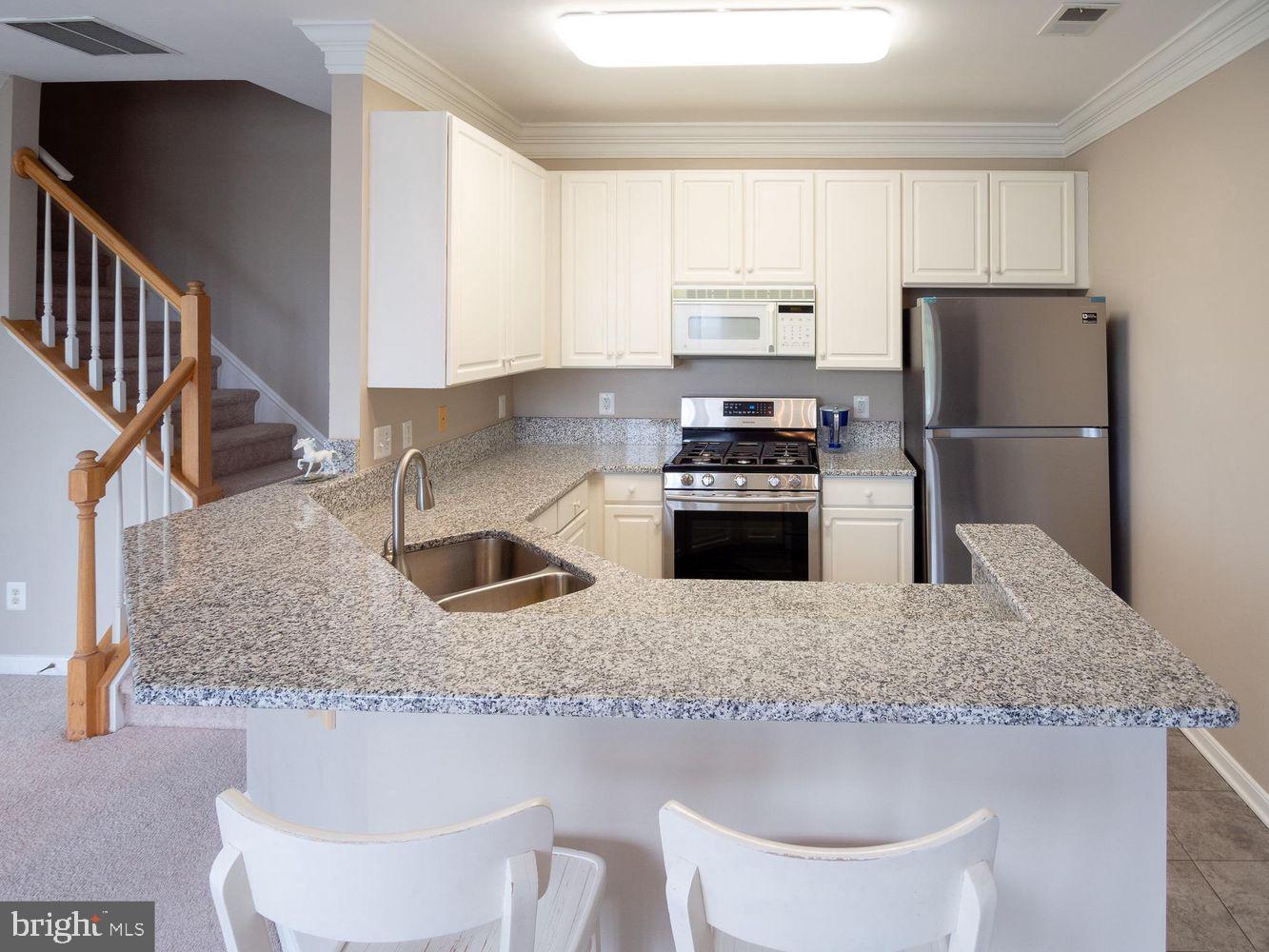 1819 KENWOOD AVENUE 303