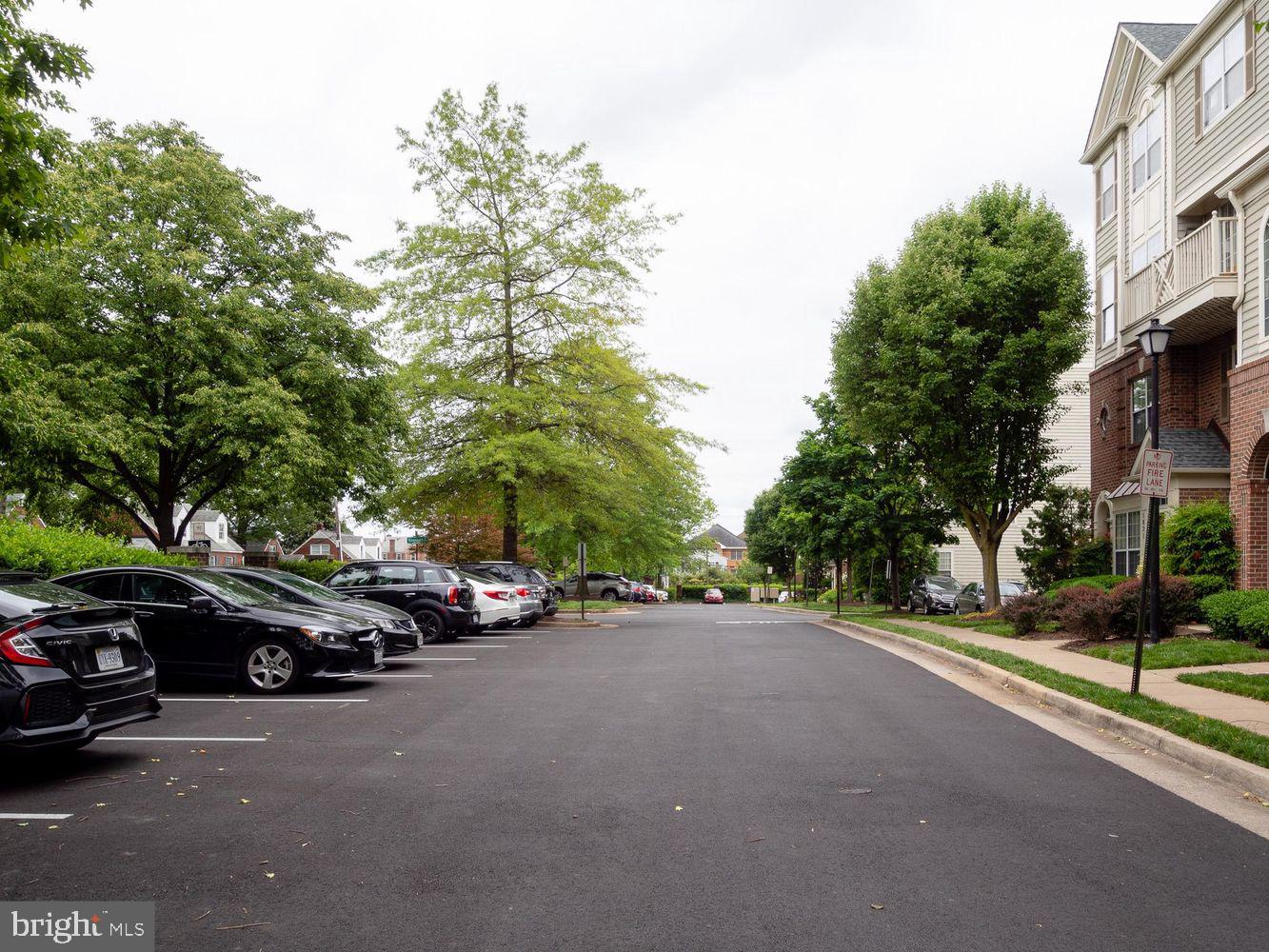 1819 KENWOOD AVENUE 303