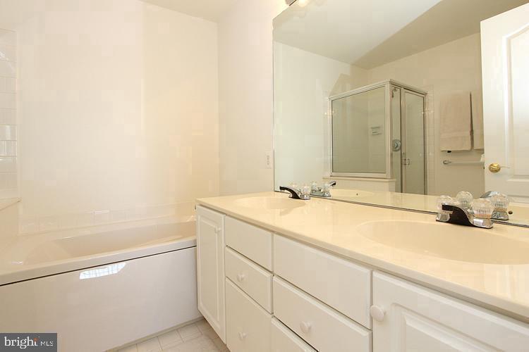 1819 KENWOOD AVENUE 303