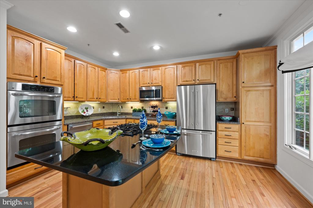 5015 WAPLE LANE