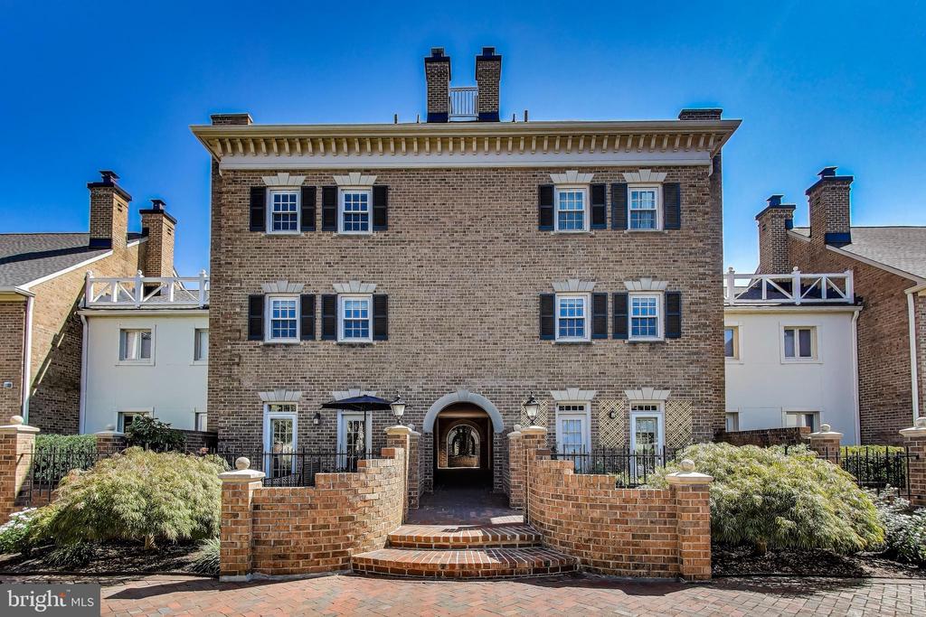 1000 N ROYAL STREET