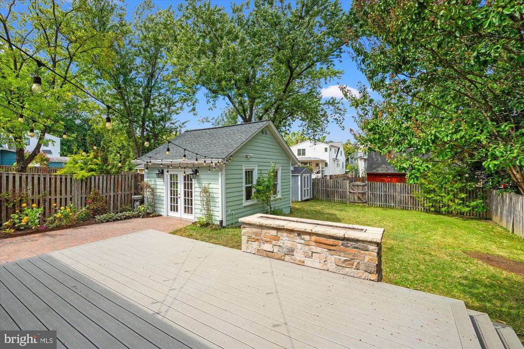 107 W LURAY AVENUE