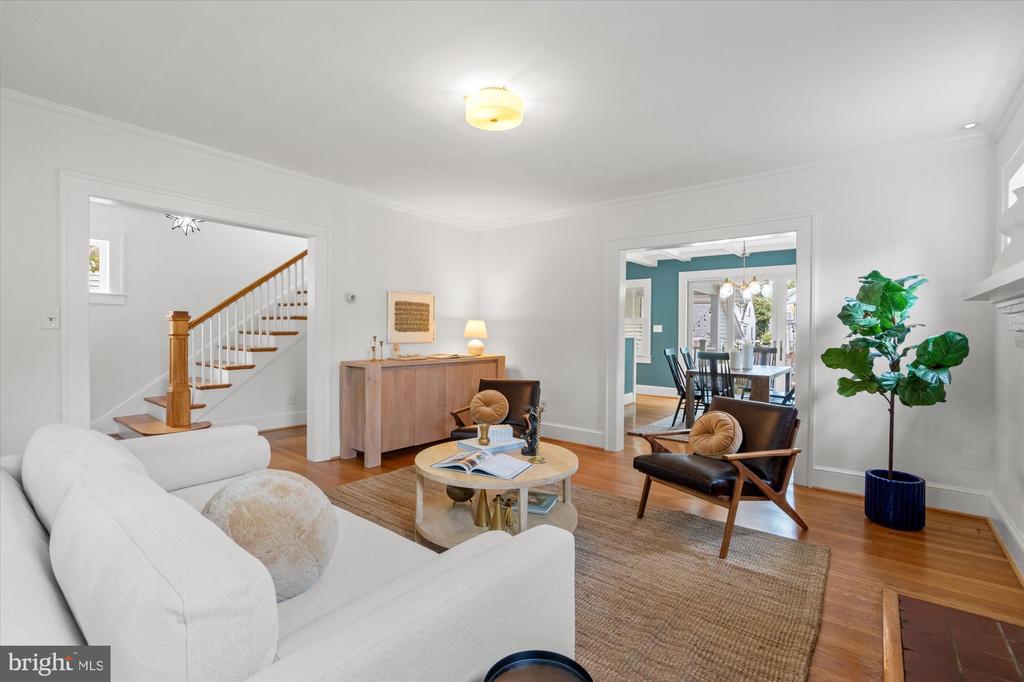 107 W LURAY AVENUE