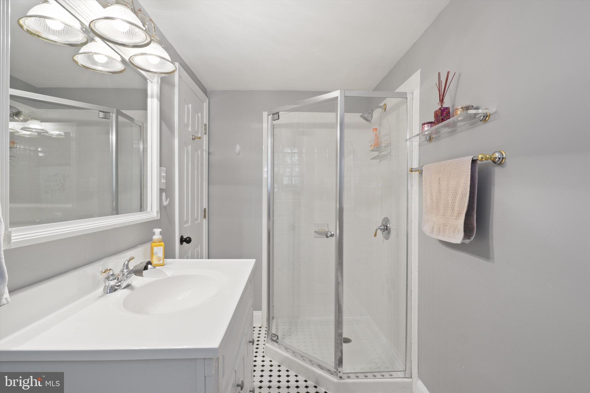 4534 LA SALLE AVENUE