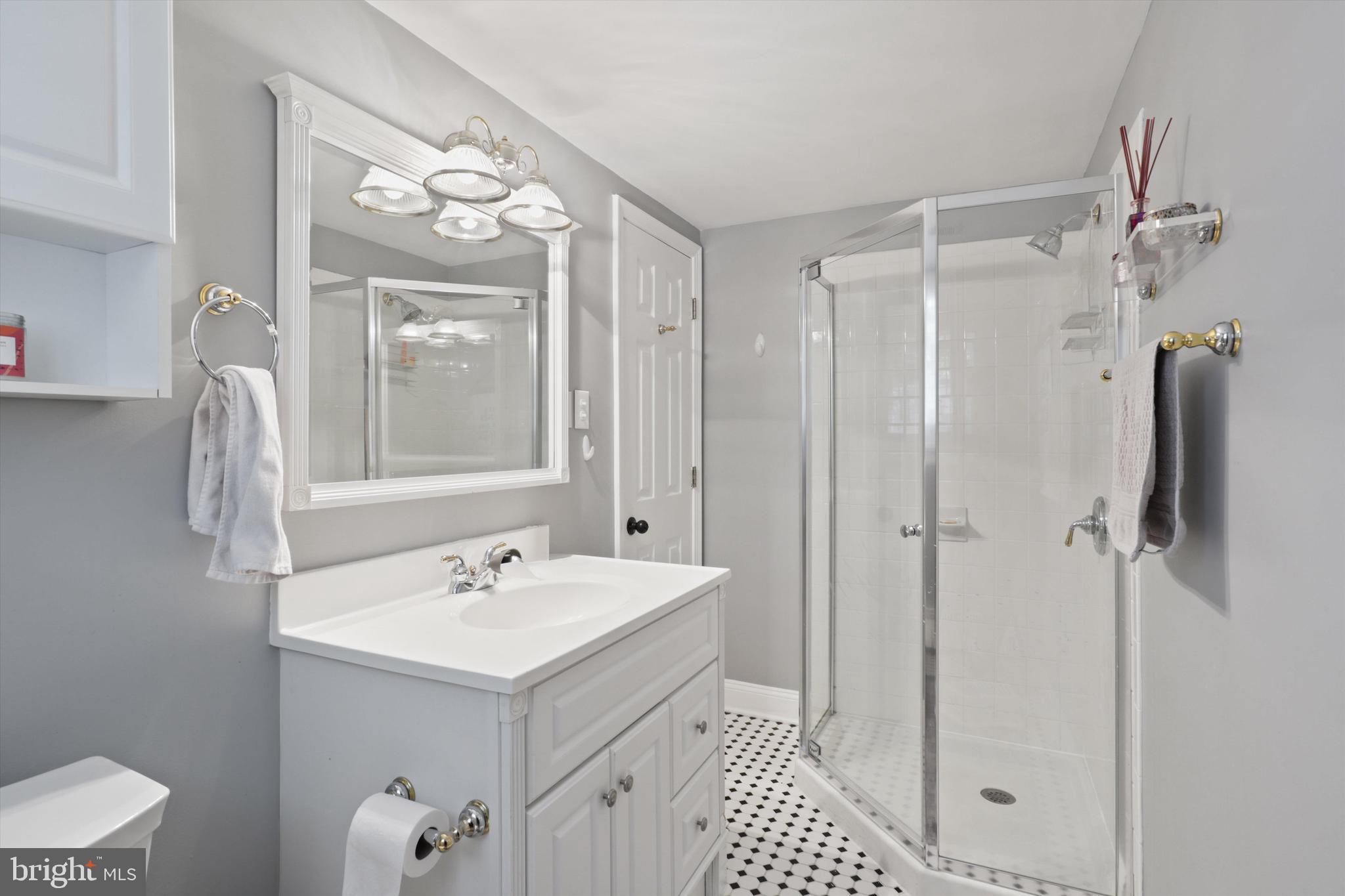 4534 LA SALLE AVENUE