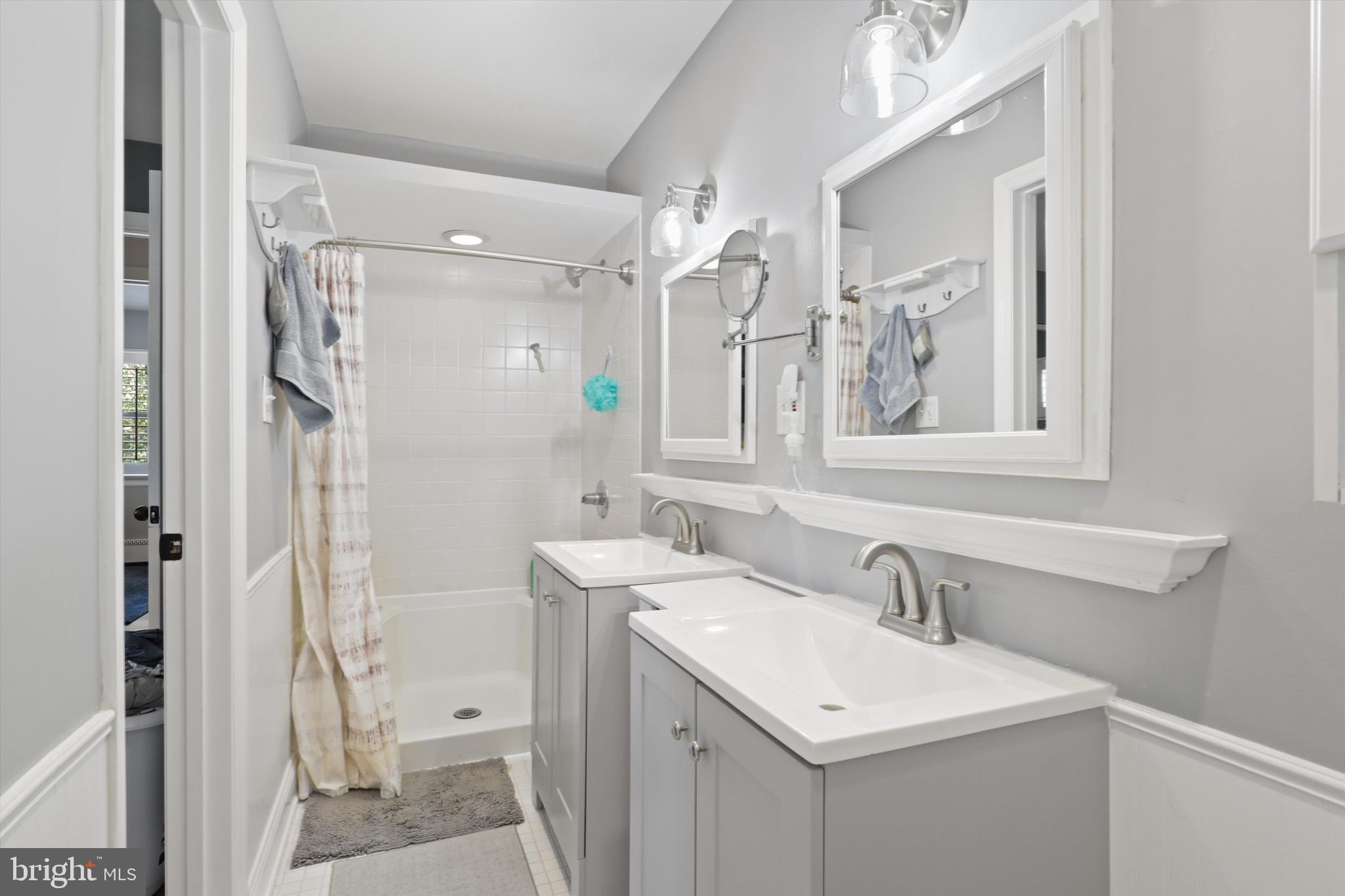 4534 LA SALLE AVENUE