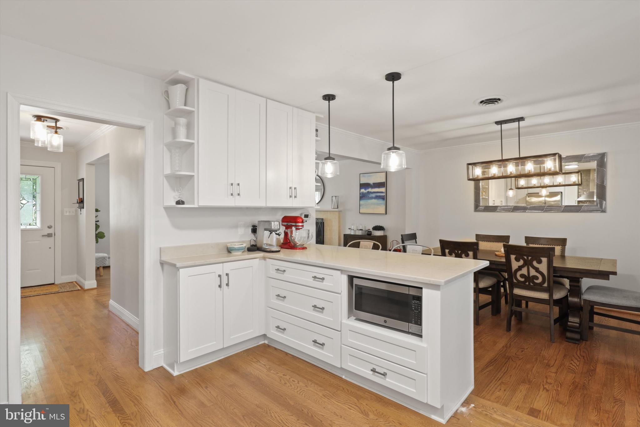 4534 LA SALLE AVENUE