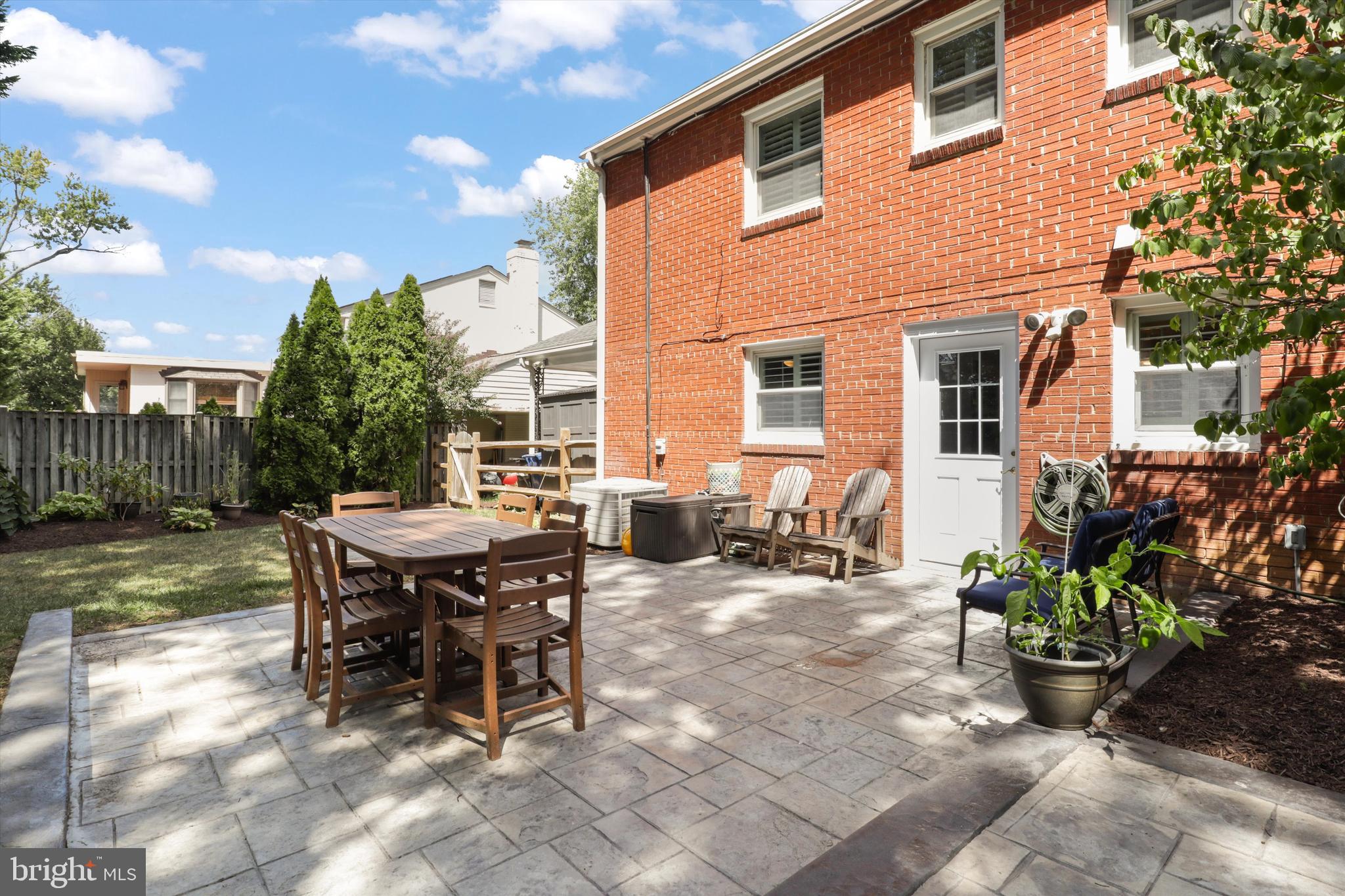 4534 LA SALLE AVENUE