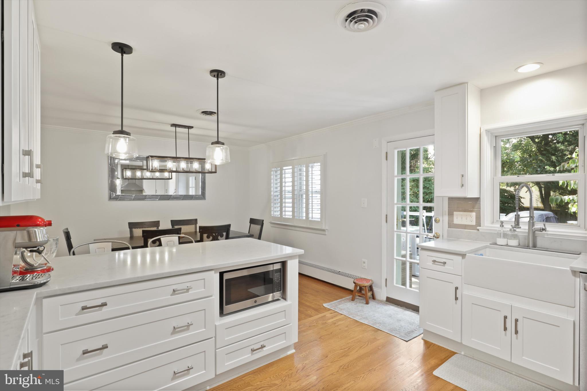 4534 LA SALLE AVENUE