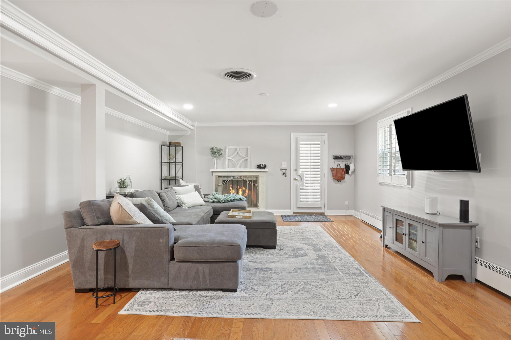 4534 LA SALLE AVENUE