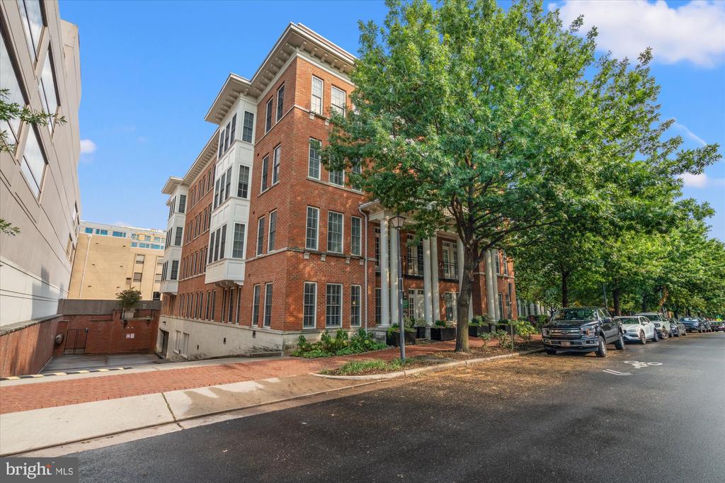 1023 N ROYAL STREET 203