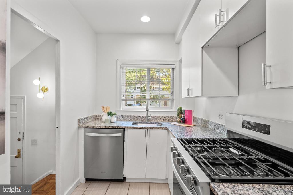 3704 LYONS LANE