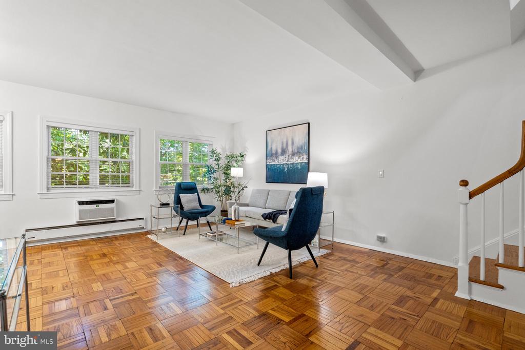 3704 LYONS LANE