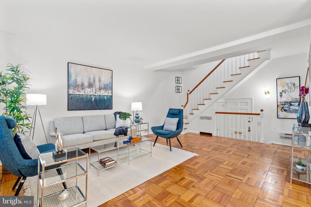 3704 LYONS LANE