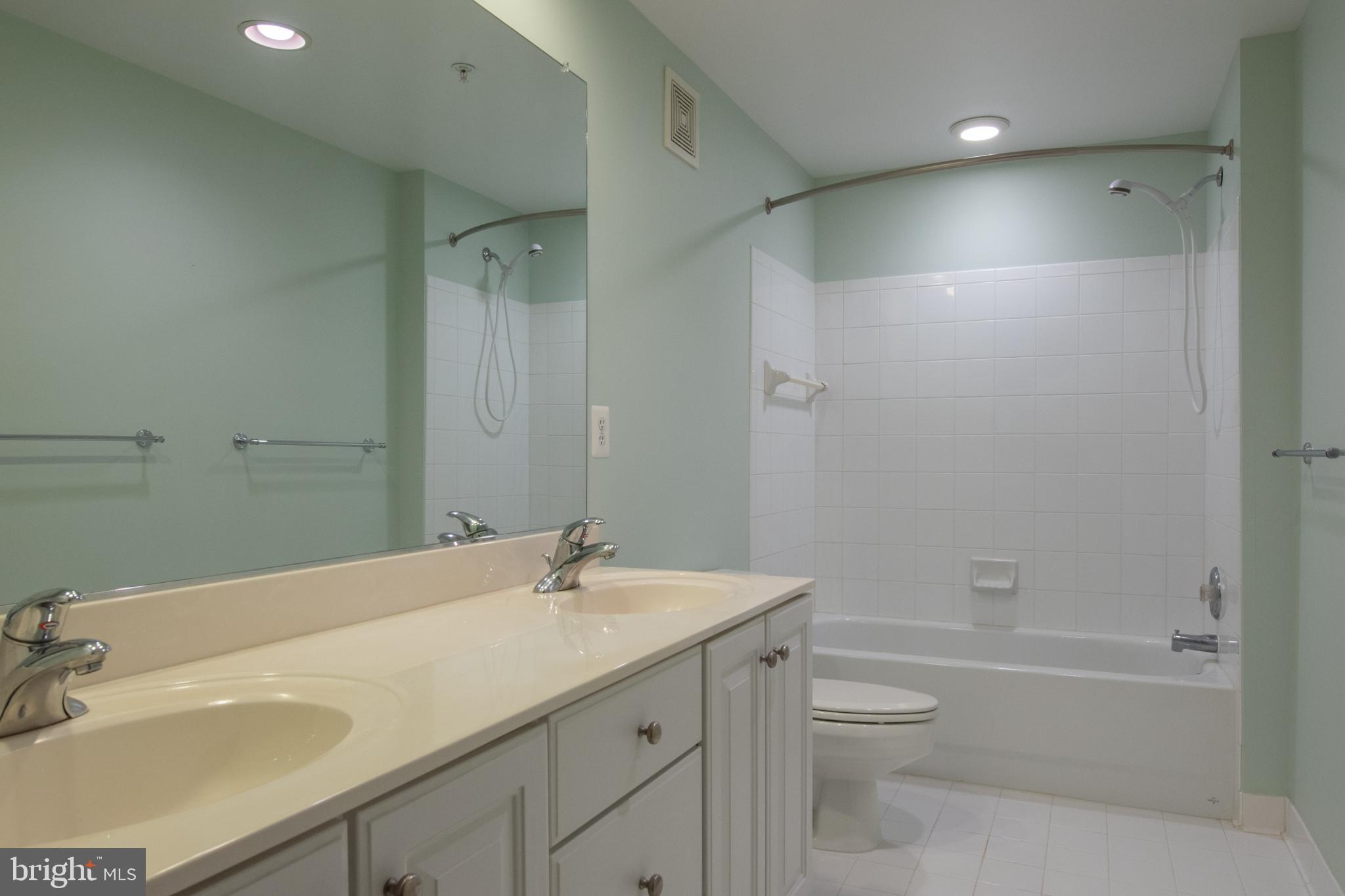 828 SLATERS LANE 107