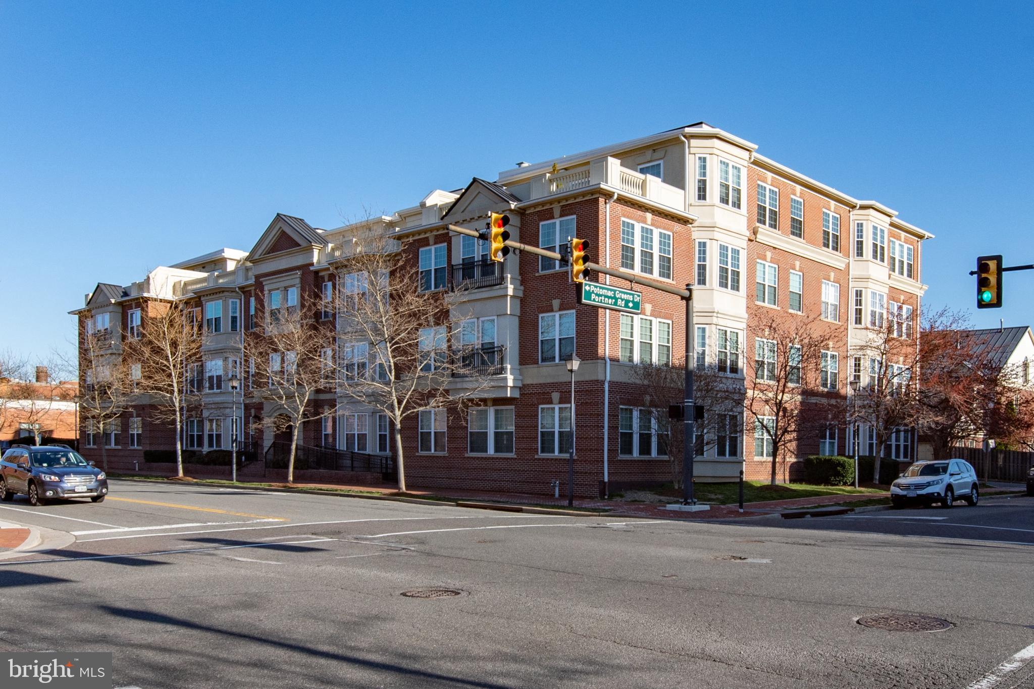 828 SLATERS LANE 107