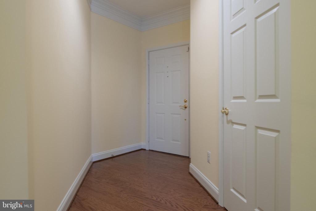 828 SLATERS LANE 107