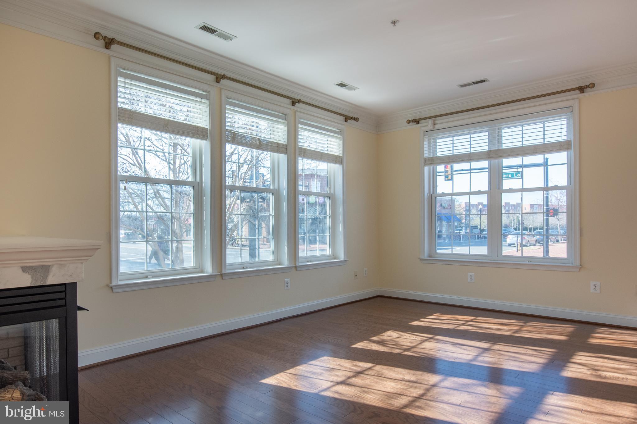 828 SLATERS LANE 107