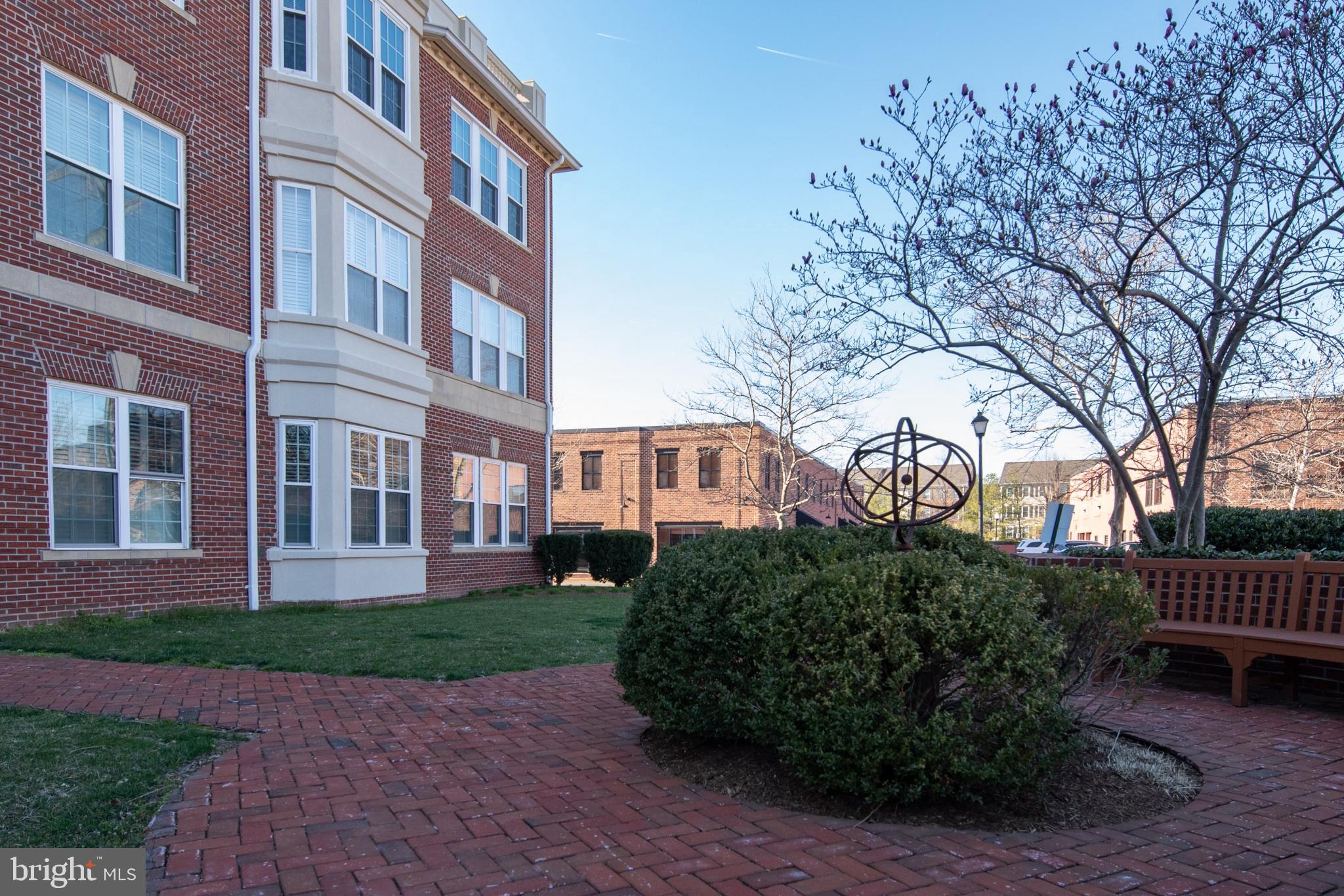 828 SLATERS LANE 107