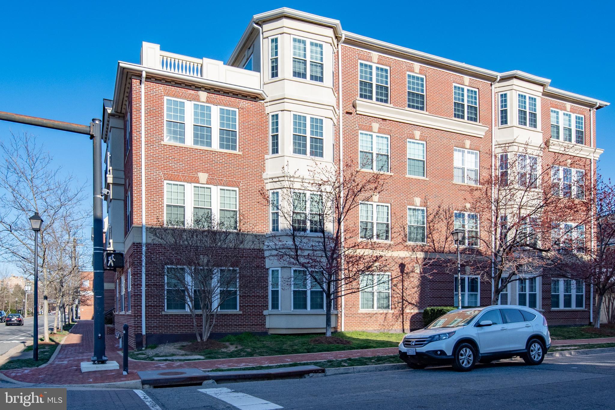 828 SLATERS LANE 107