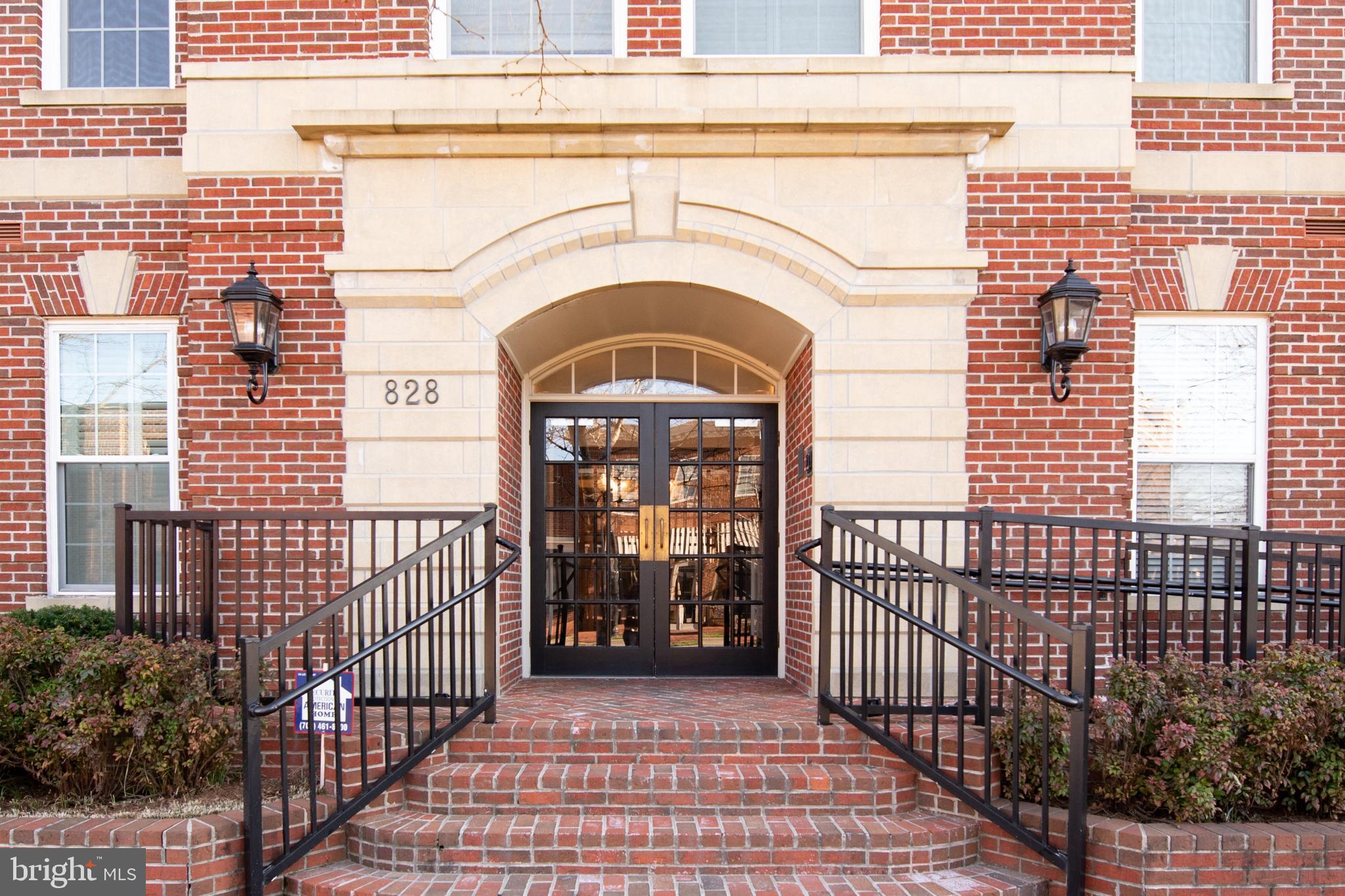 828 SLATERS LANE 107