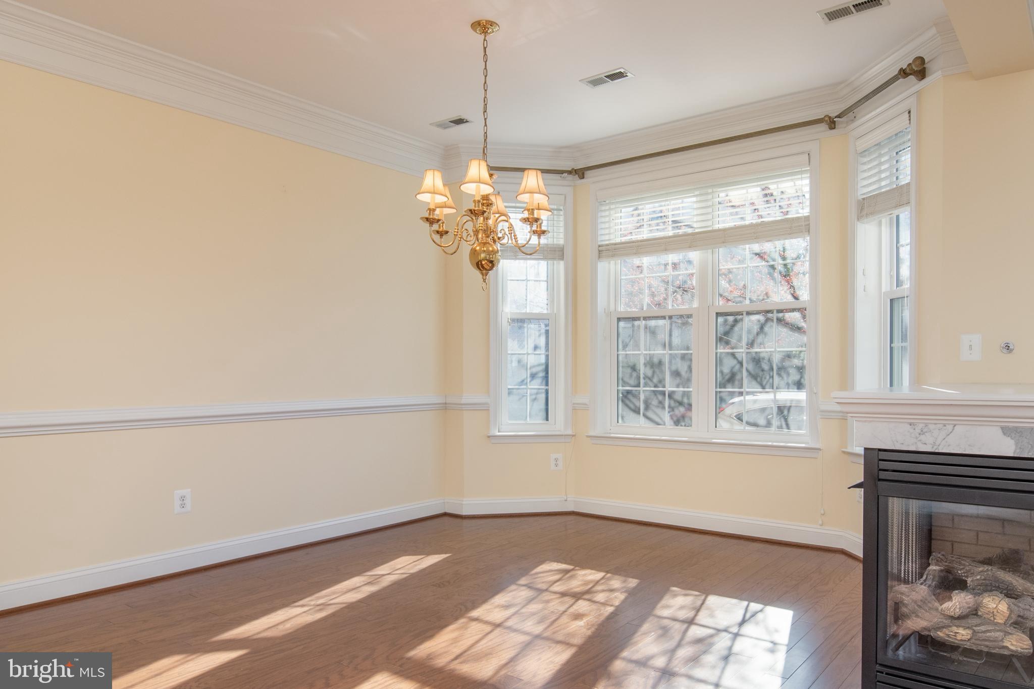 828 SLATERS LANE 107