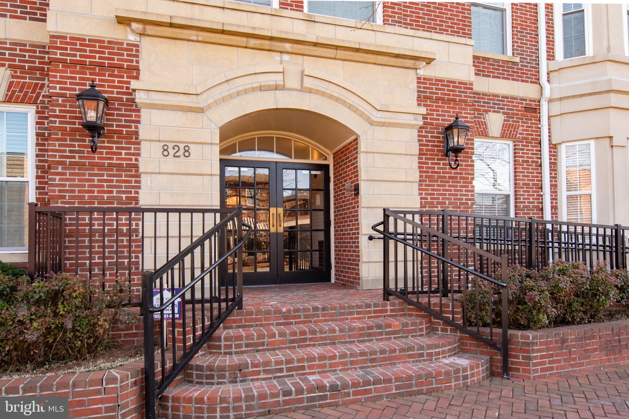 828 SLATERS LANE 107