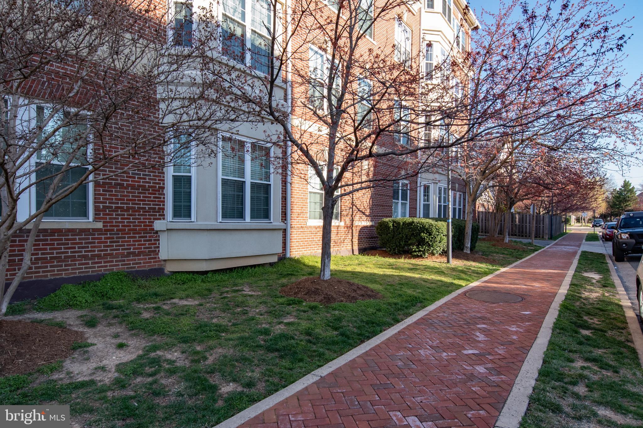 828 SLATERS LANE 107