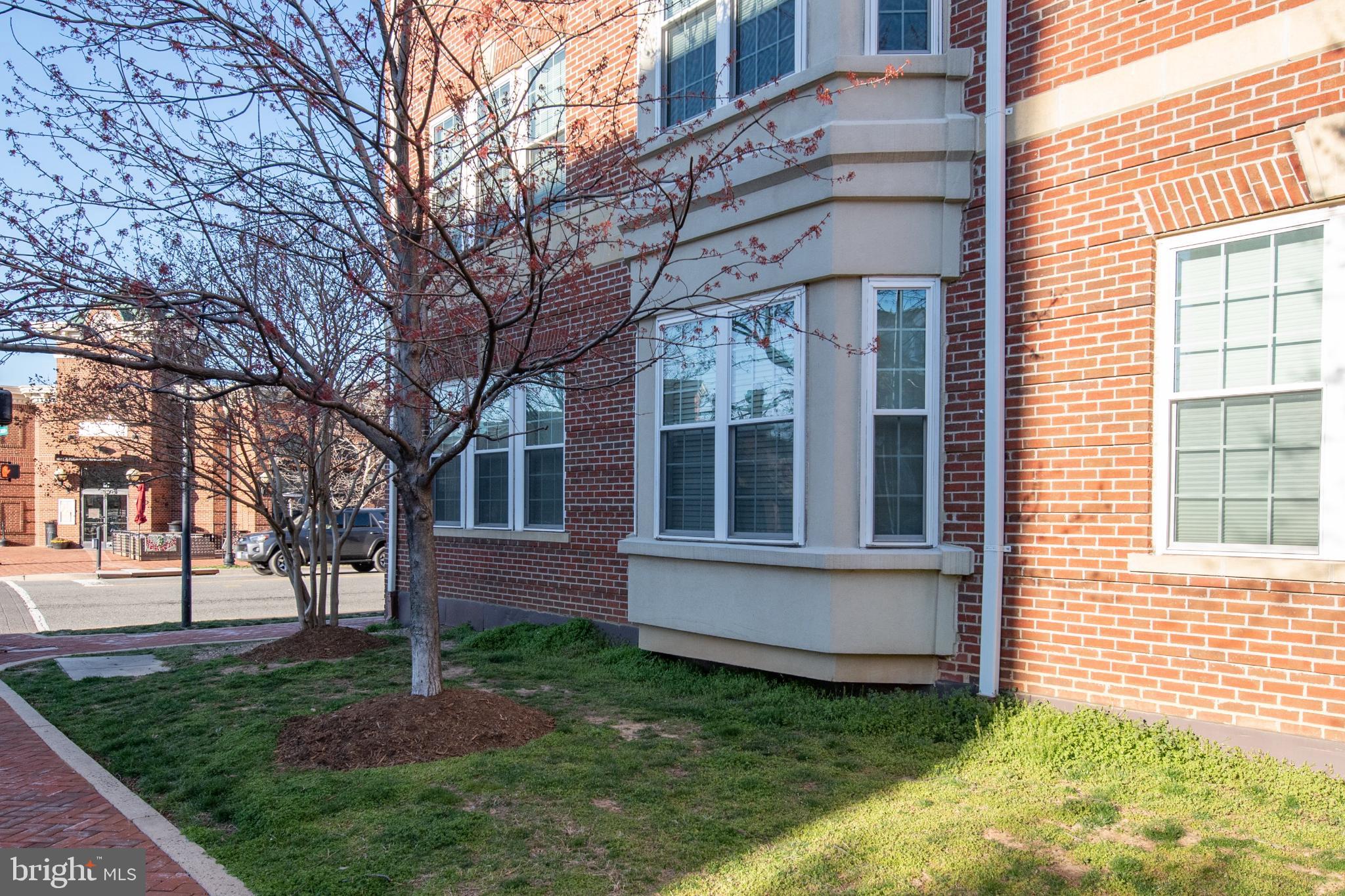 828 SLATERS LANE 107