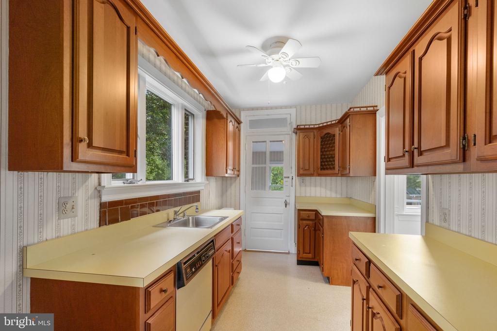 703 BRAXTON PLACE
