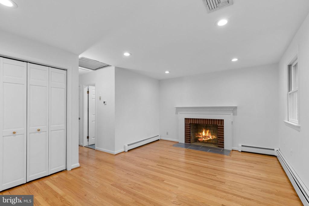 703 BRAXTON PLACE
