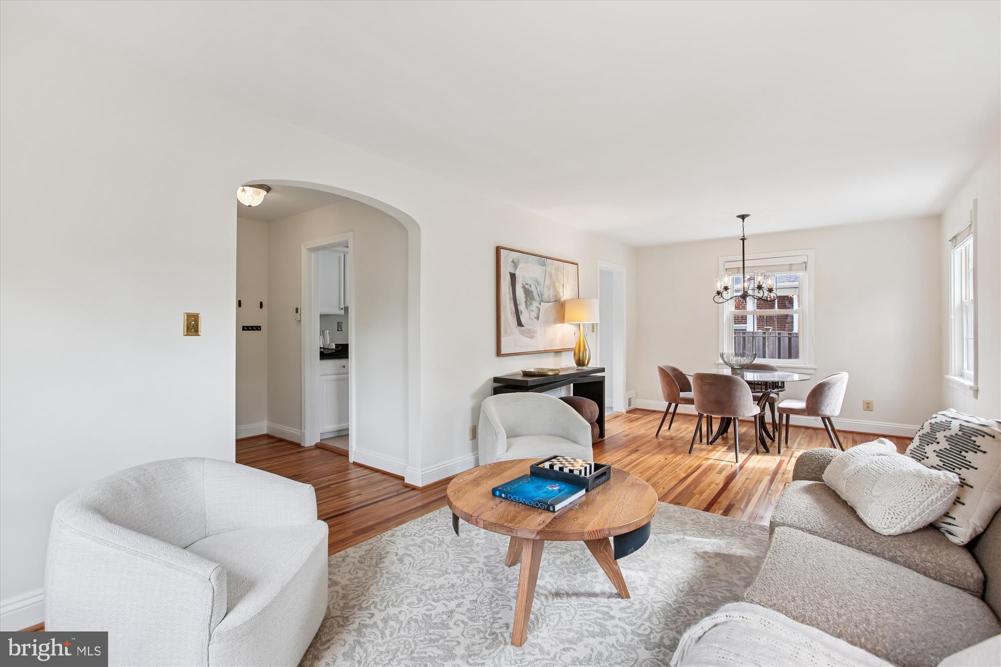 516 W WINDSOR AVENUE