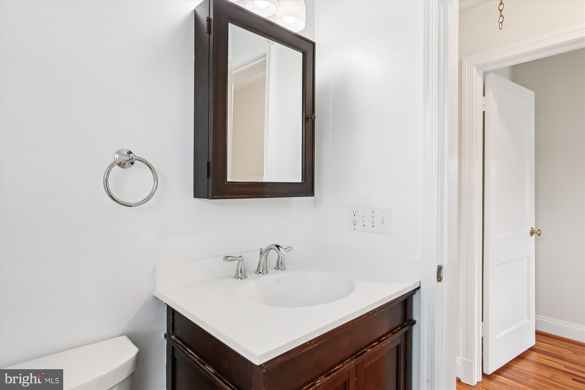 516 W WINDSOR AVENUE