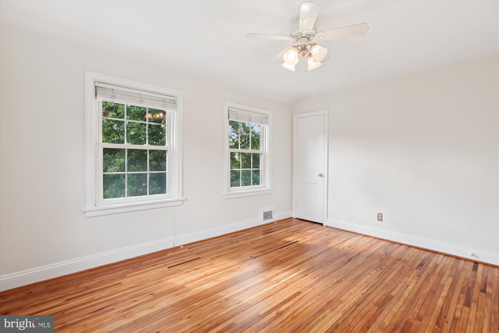 516 W WINDSOR AVENUE