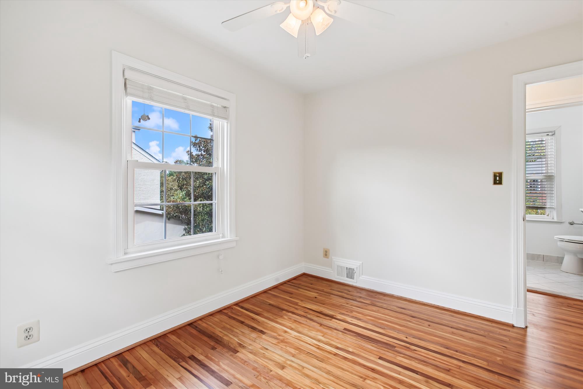 516 W WINDSOR AVENUE