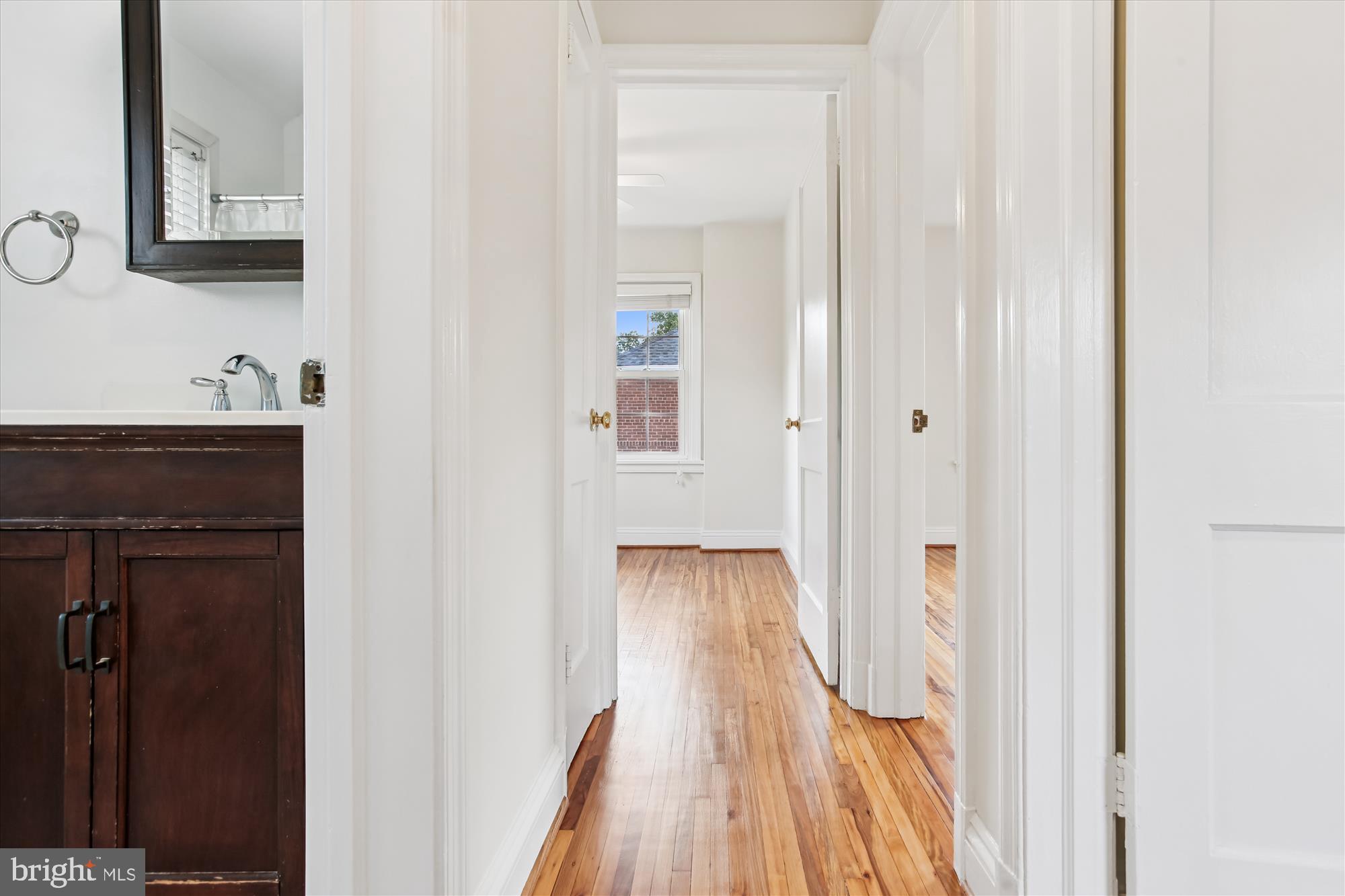 516 W WINDSOR AVENUE