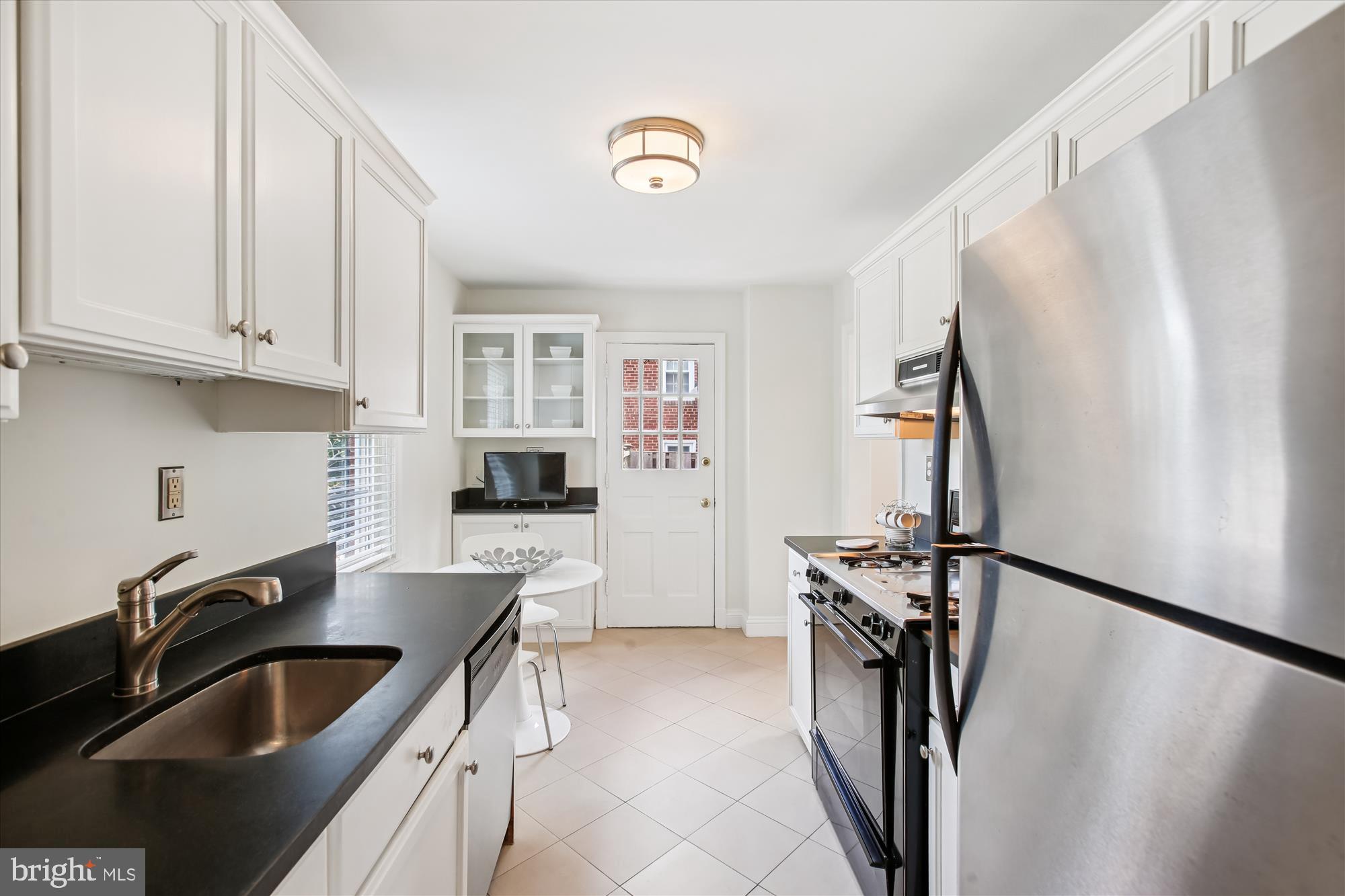 516 W WINDSOR AVENUE