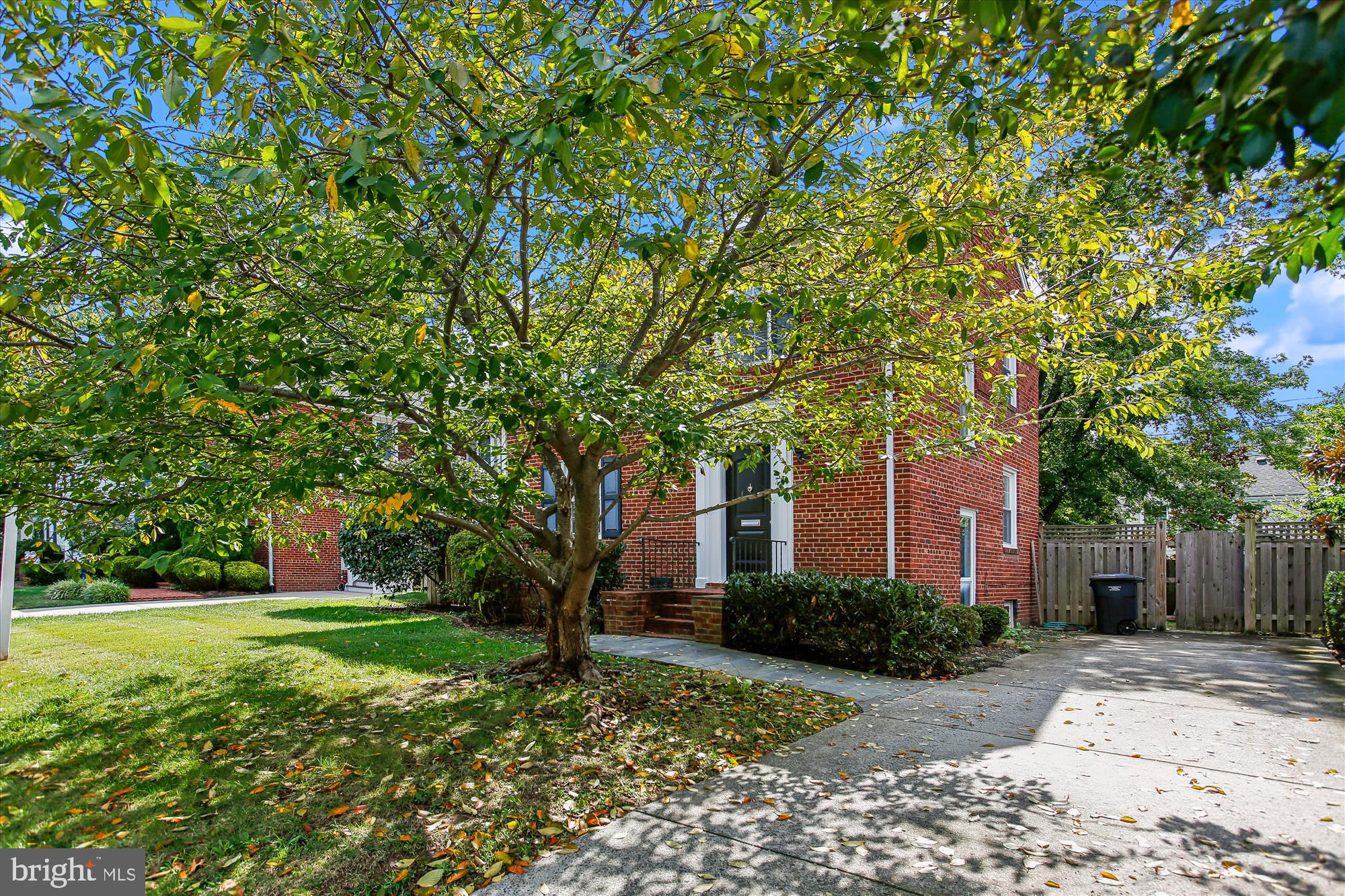 516 W WINDSOR AVENUE