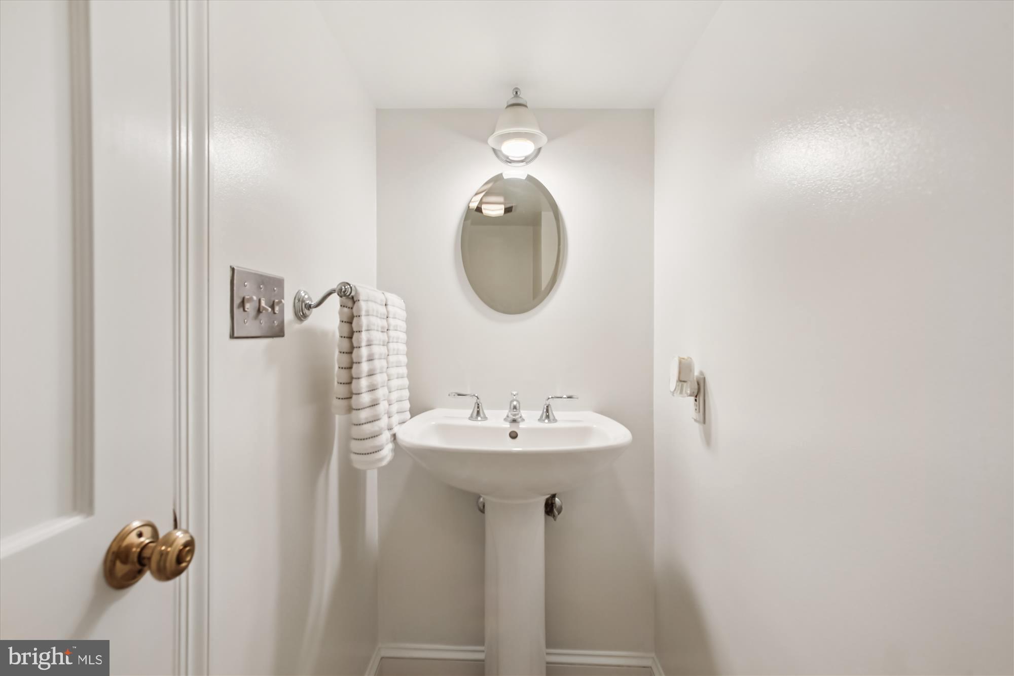 516 W WINDSOR AVENUE