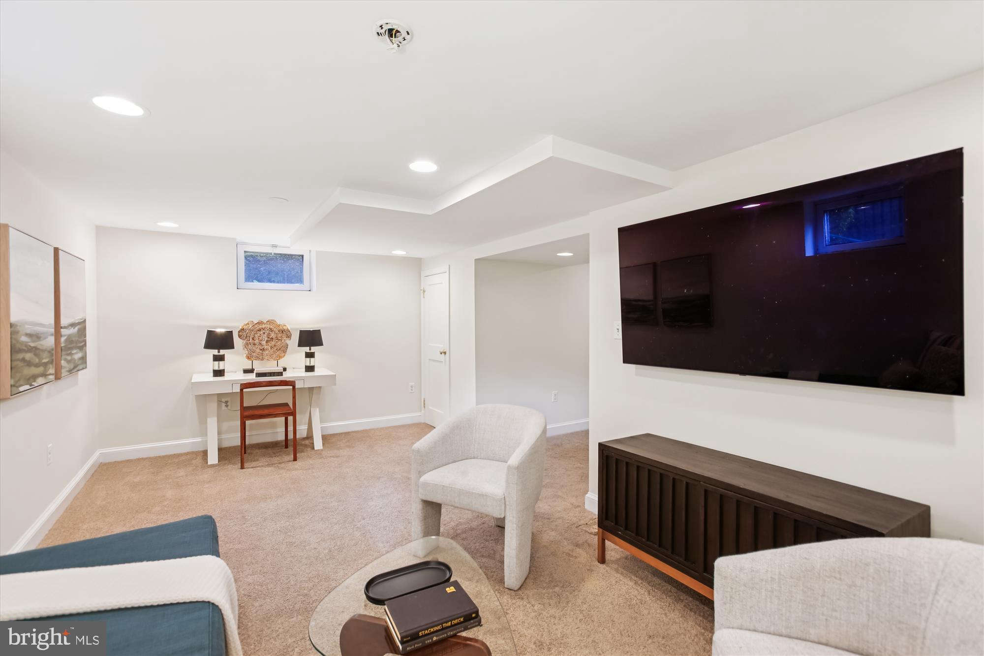 516 W WINDSOR AVENUE