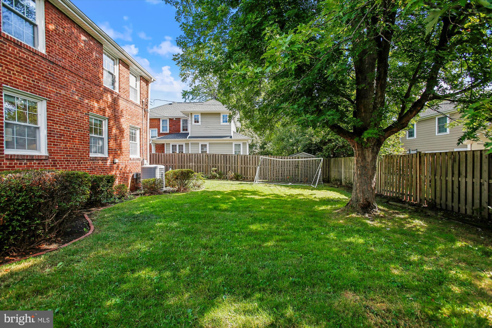 516 W WINDSOR AVENUE