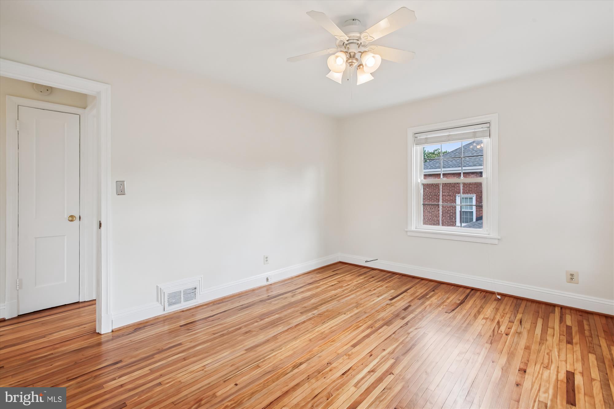 516 W WINDSOR AVENUE