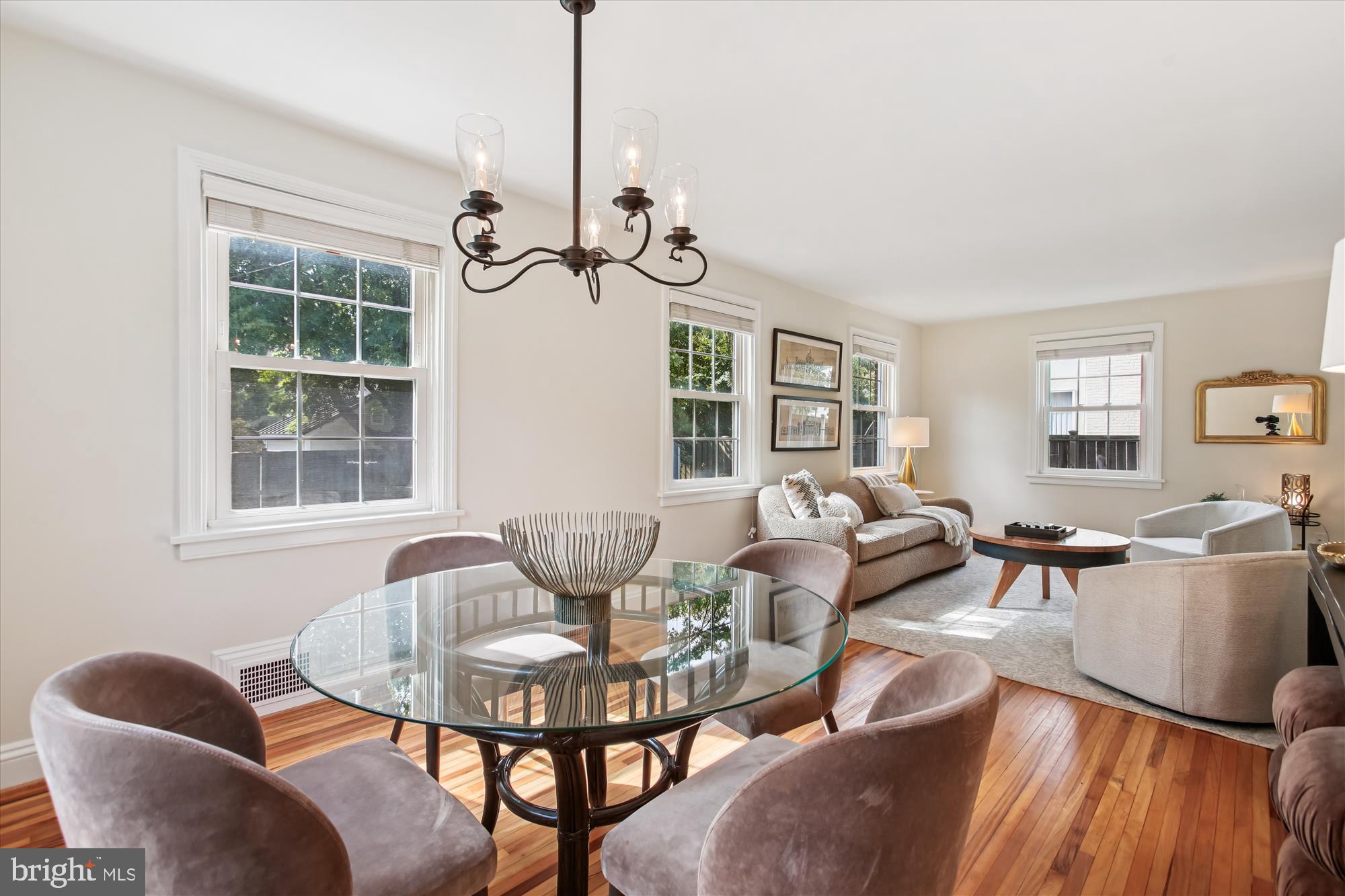 516 W WINDSOR AVENUE