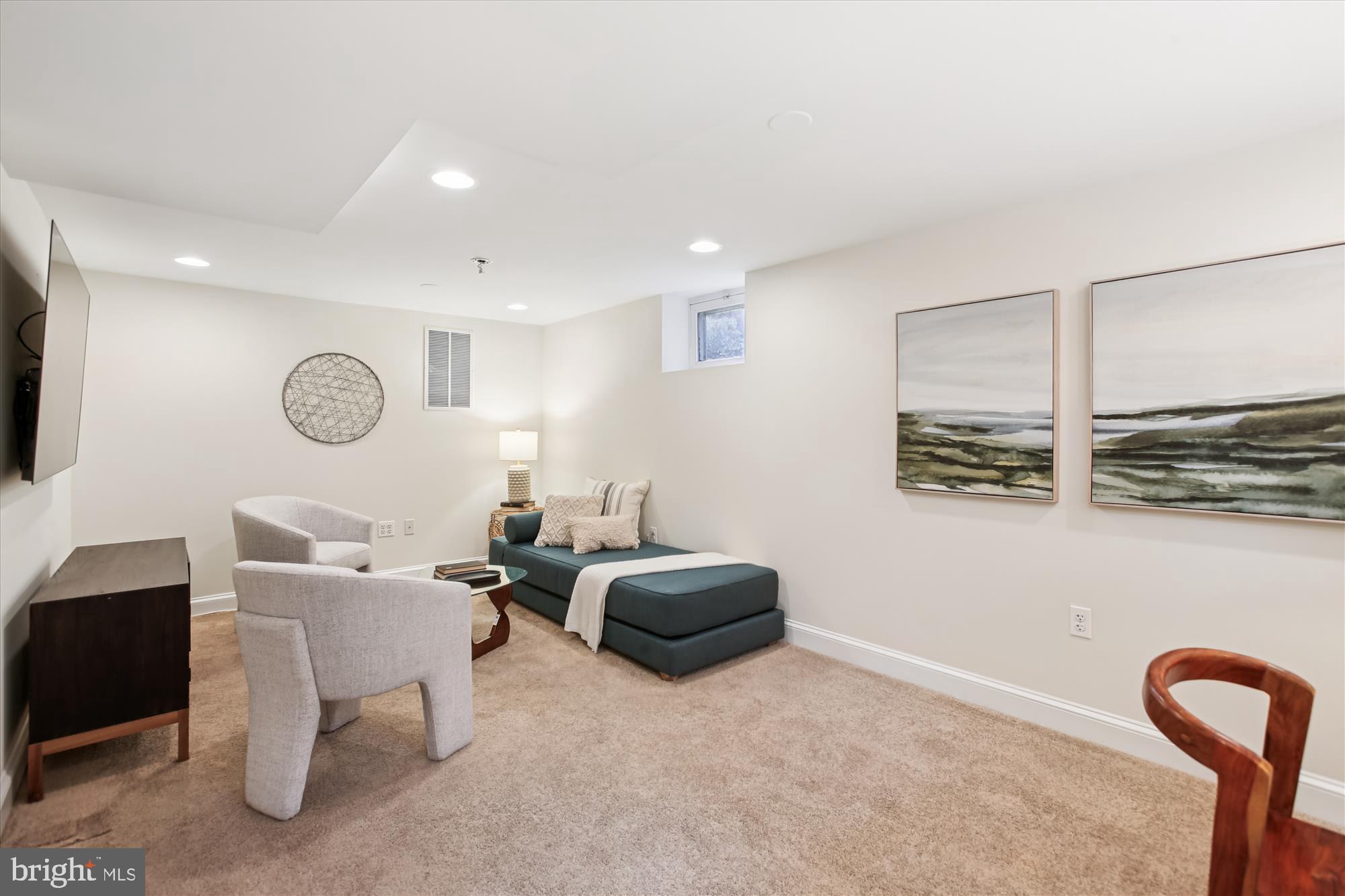 516 W WINDSOR AVENUE