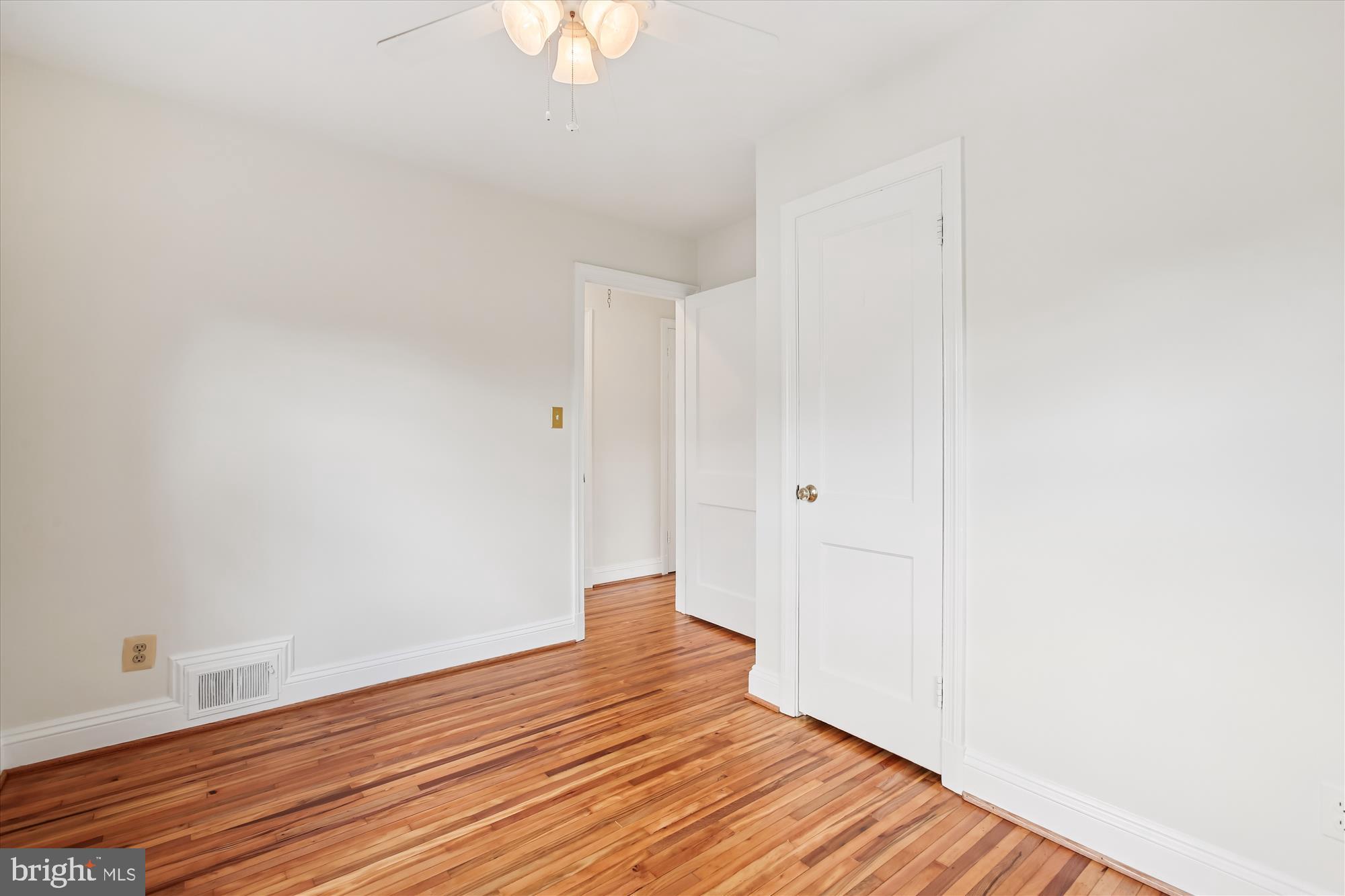 516 W WINDSOR AVENUE