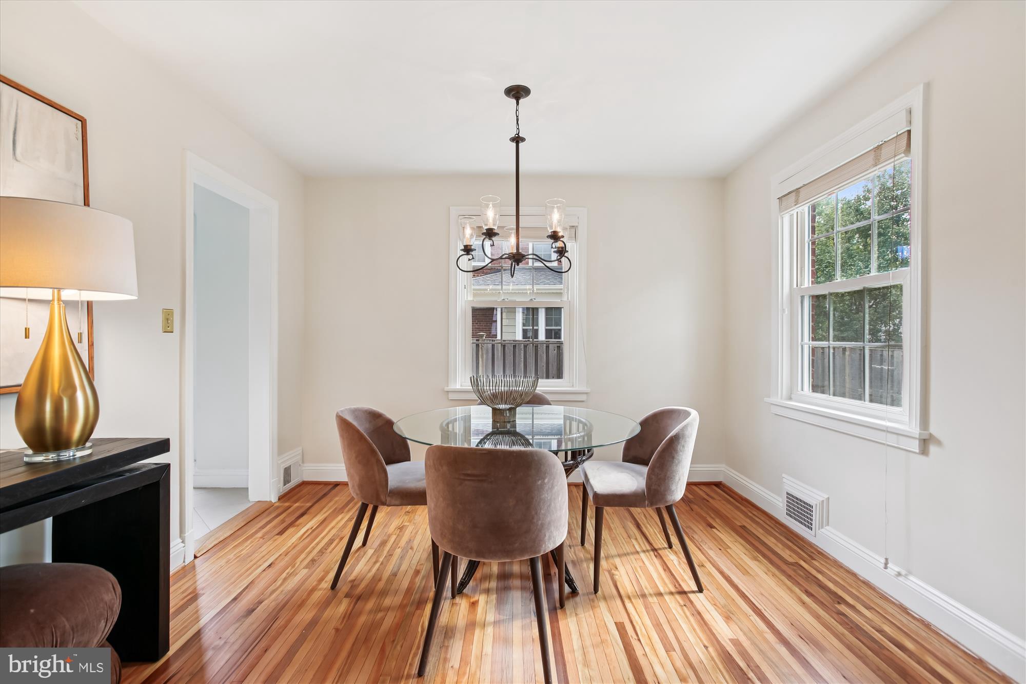 516 W WINDSOR AVENUE