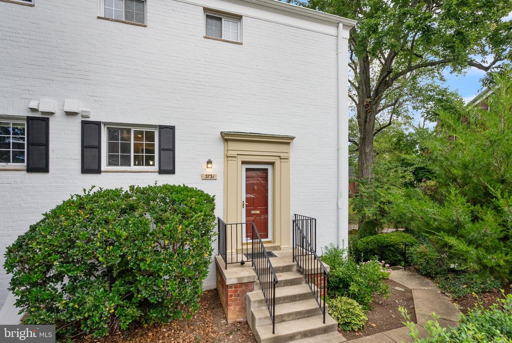 3731 LYONS LANE