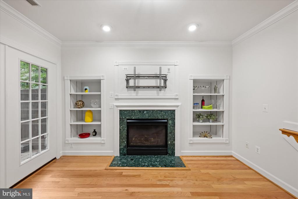 5015 WAPLE LANE