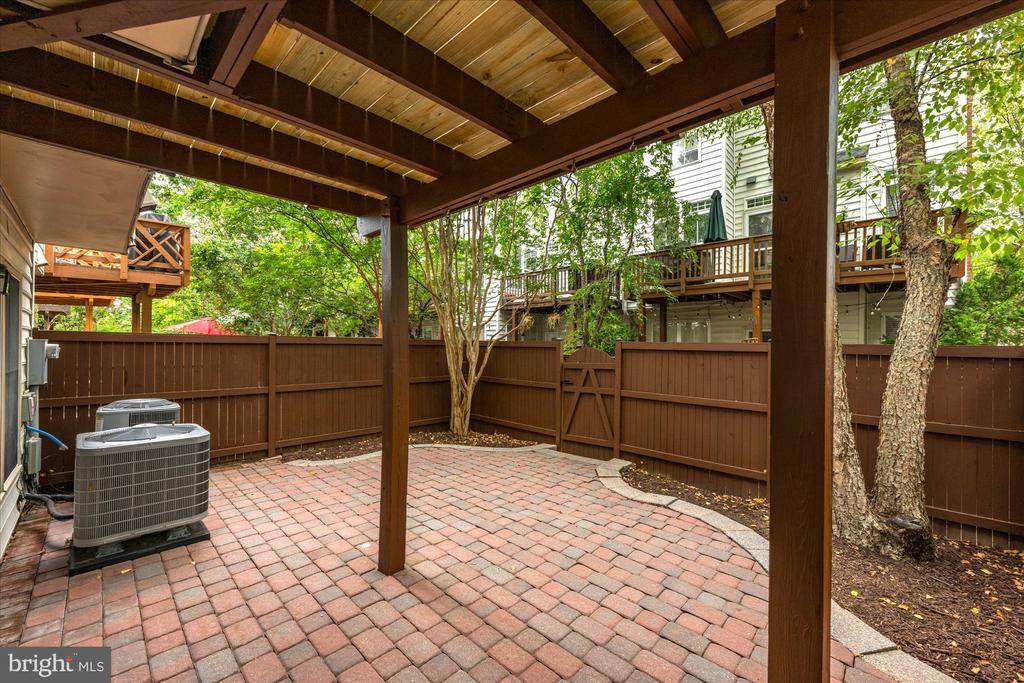 5015 WAPLE LANE