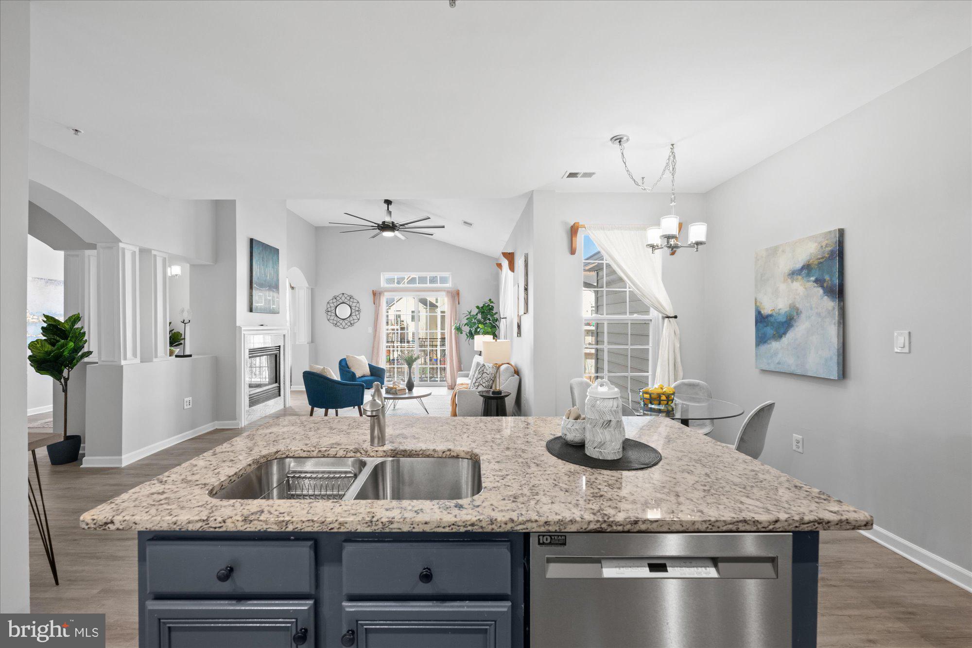 291 CAMERON STATION BOULEVARD 102